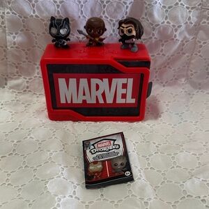 Doorables Marvel w/3  Mini Figures